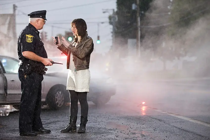 Police officer documenting a North Carolina intersection car accident for fault determination with help from a car accident lawyer